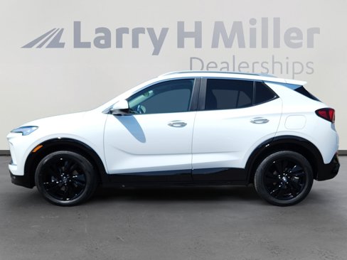 Used 2024 Buick Encore GX Sport Touring image 2
