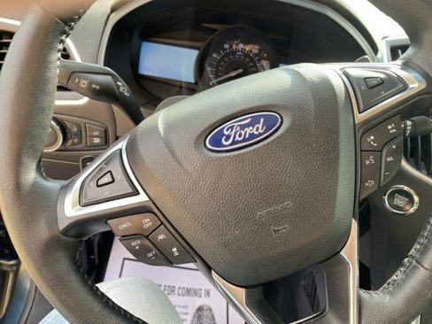 Used 2022 Ford Edge Titanium w/ Equipment Group 301A image 9