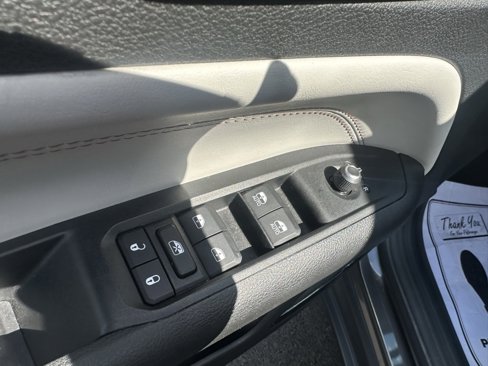 Used 2022 Jeep Compass Limited image 9