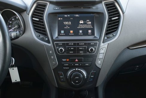 Used 2017 Hyundai Santa Fe SE image 28
