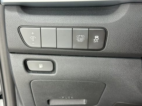 Used 2022 Kia Niro LX image 10