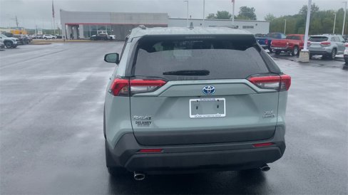 Used 2021 Toyota RAV4 XLE image 3