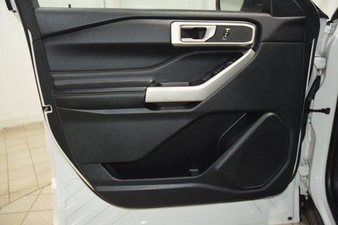 Used 2021 Ford Explorer XLT w/ Equipment Group 202A image 47
