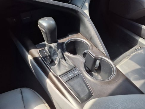 Used 2022 Toyota Camry SE image 10