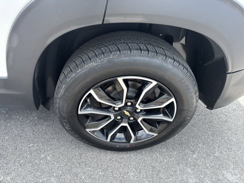 Used 2021 Chevrolet TrailBlazer ACTIV w/ Technology Package image 12