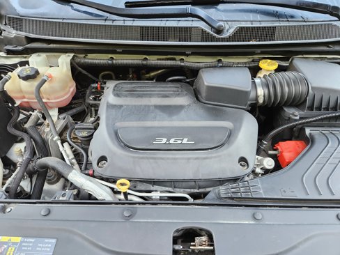 Used 2017 Chrysler Pacifica Touring-L image 16