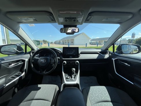 Used 2022 Toyota RAV4 XLE image 11