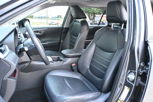 Used 2019 Toyota RAV4 Limited image 15