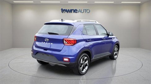 Used 2022 Hyundai Venue Limited image 7