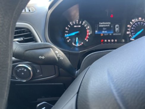Used 2018 Ford Edge SE image 16