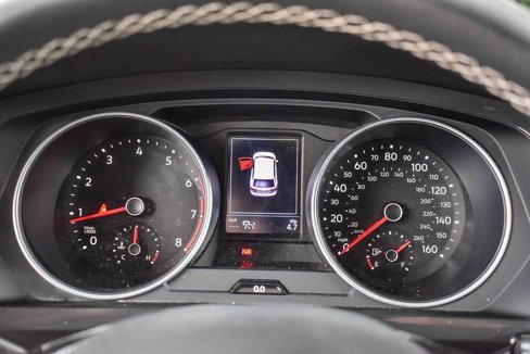 Used 2021 Volkswagen Tiguan SE w/ Panoramic Sunroof Package image 23