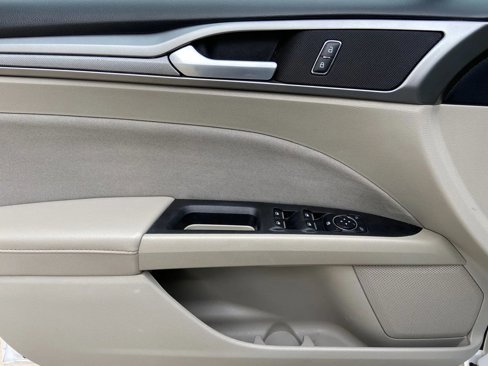 Used 2018 Ford Fusion SE image 9