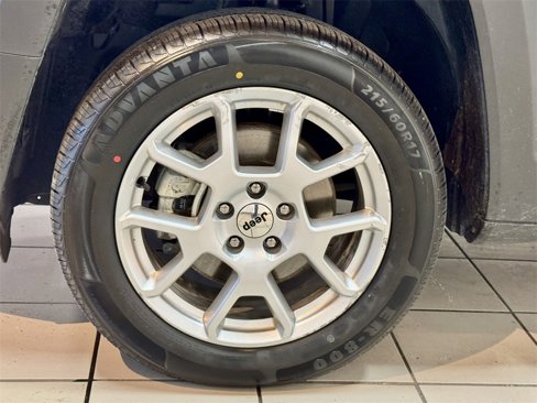 Used 2023 Jeep Renegade Latitude image 16