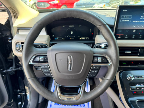 Used 2022 Lincoln Nautilus FWD w/ Premium Package image 13