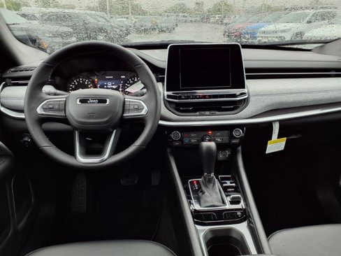 New 2025 Jeep Compass Latitude image 12