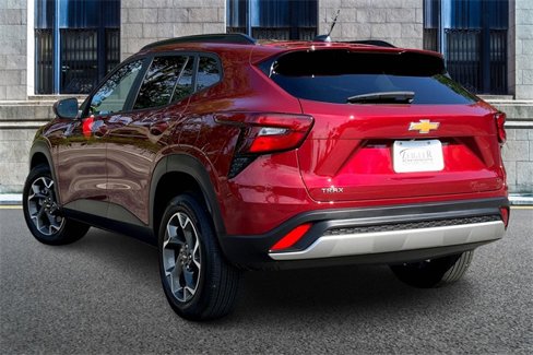 Used 2024 Chevrolet Trax LT w/ Driver Confidence Package image 11