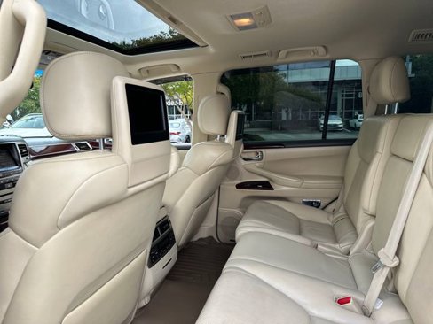 Used 2014 Lexus LX 570 4WD image 23