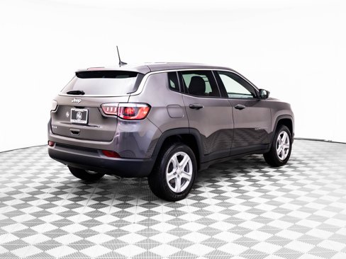 Used 2023 Jeep Compass Sport image 5