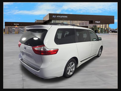 Used 2016 Toyota Sienna LE image 7