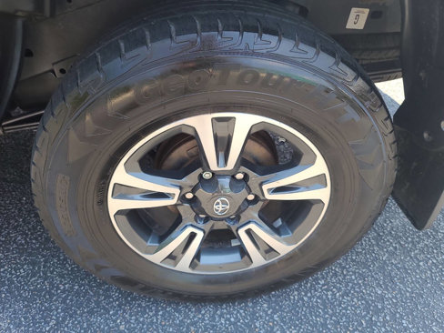 Used 2018 Toyota Tacoma TRD Sport image 39