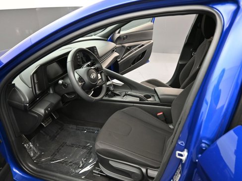 Certified 2025 Hyundai Elantra Sport image 12