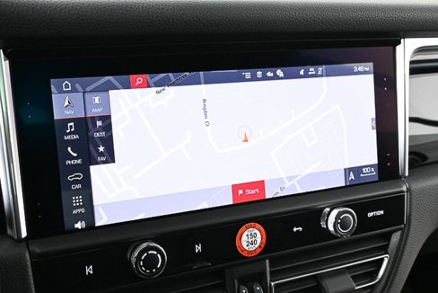 Certified 2025 Porsche Macan image 13