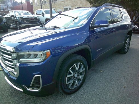 Used 2023 GMC Acadia SLE w/ Driver Convenience Package image 3