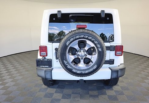 Used 2016 Jeep Wrangler Unlimited Sahara w/ Connectivity Group image 6