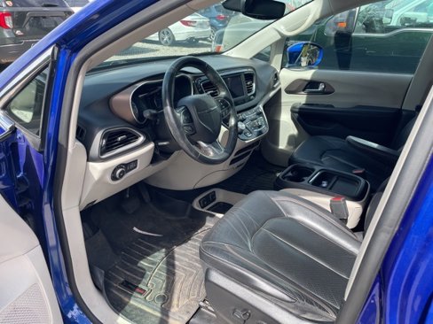 Used 2019 Chrysler Pacifica Touring-L image 8