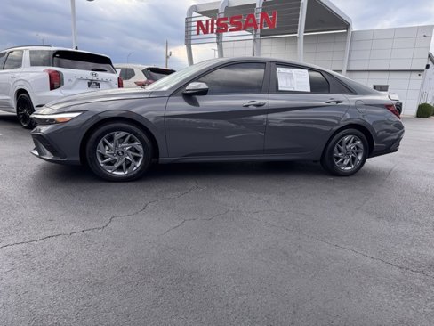 Used 2024 Hyundai Elantra SEL image 2
