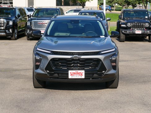 Used 2024 Chevrolet Trax ACTIV w/ Driver Confidence Package image 2