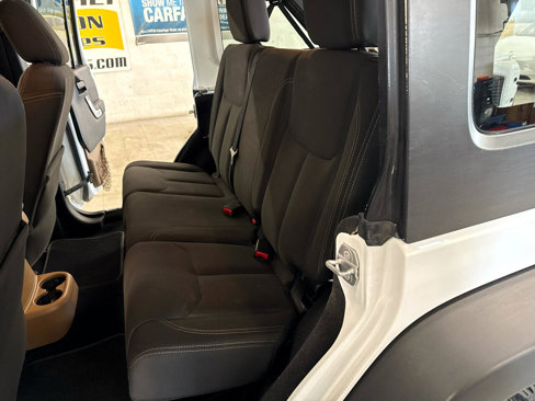 Used 2015 Jeep Wrangler Unlimited Rubicon w/ Max Tow Package image 34