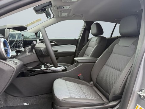 New 2025 Chevrolet Trax LT w/ Driver Confidence Package image 9