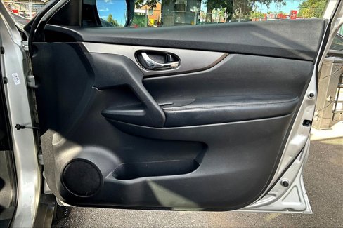 Used 2016 Nissan Rogue S w/ Appearance Package image 21