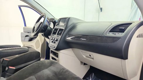 Used 2018 Dodge Grand Caravan SE w/ UConnect Hands-Free Group image 34