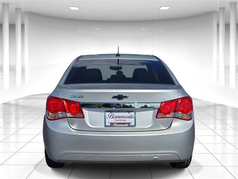 Used 2011 Chevrolet Cruze LS image 4