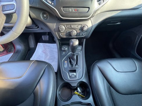 Used 2020 Jeep Cherokee Latitude Plus image 15