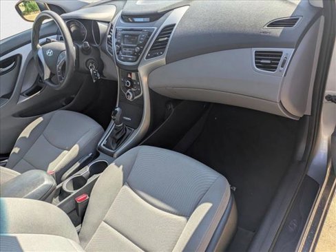 Used 2015 Hyundai Elantra SE image 20