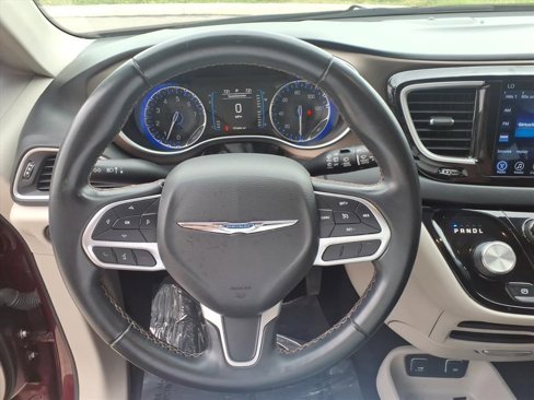 Used 2017 Chrysler Pacifica Touring-L image 17