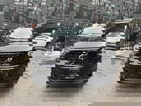 Certified 2024 Volvo XC40 B5 Core image 1