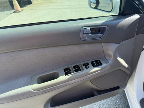 Used 2004 Toyota Camry LE image 16