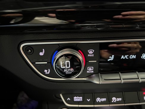 Used 2018 Audi Q5 Prestige w/ Prestige Package image 26