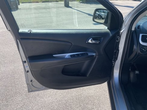 Used 2019 Dodge Journey SE w/ Connectivity Group image 17