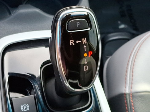 Used 2017 Chevrolet Bolt Premier w/ Driver Confidence II Package image 14