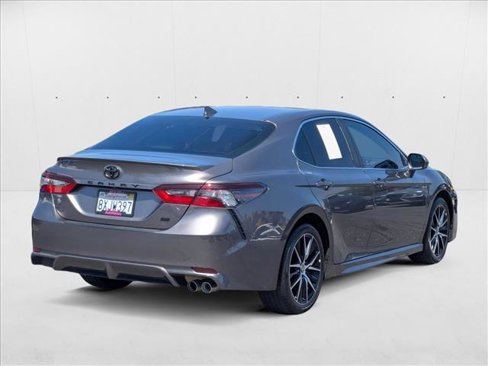 Used 2021 Toyota Camry SE image 6