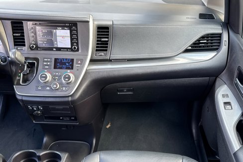 Used 2019 Toyota Sienna SE image 30