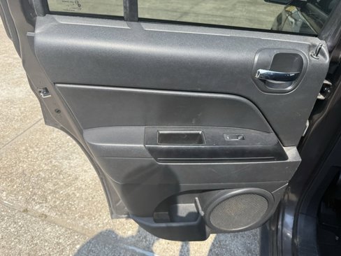 Used 2017 Jeep Patriot Latitude image 12