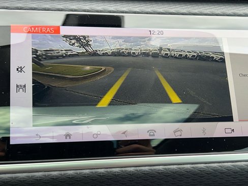 Used 2019 Land Rover Range Rover Velar R-Dynamic SE image 31