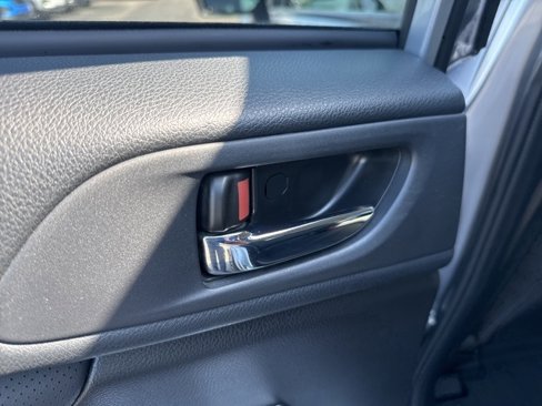 Used 2017 Subaru Crosstrek 2.0i Limited image 34