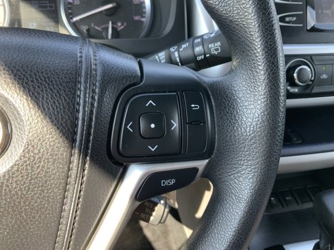 Used 2014 Toyota Highlander LE image 30